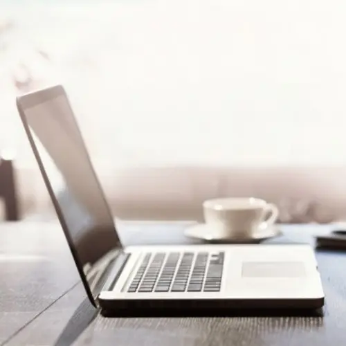 ノートパソコンの写真